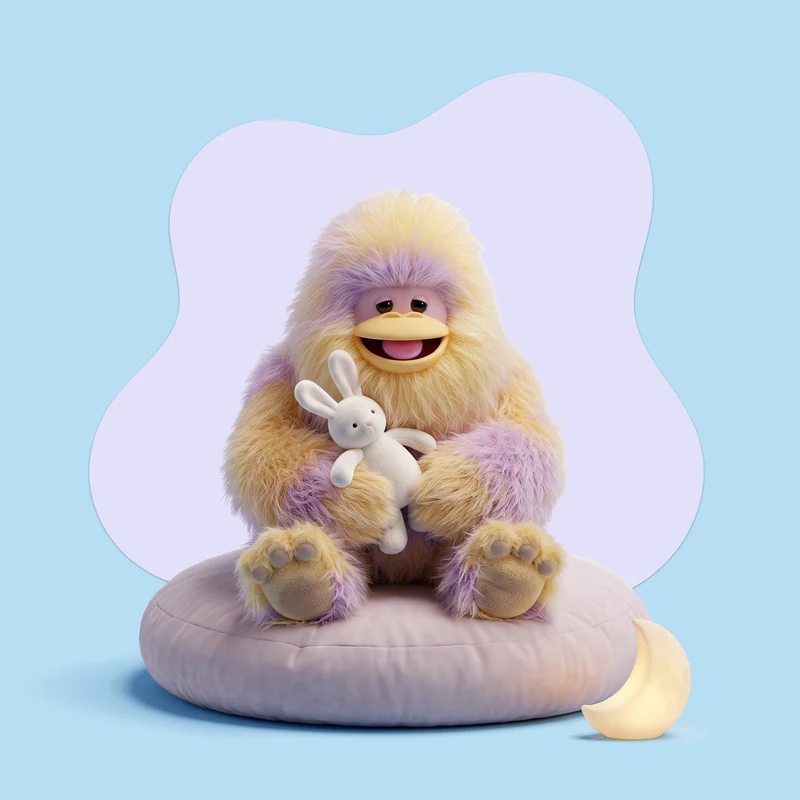 Gowiwa zit op een groot kussen met een knuffelkonijn, naast een nachtlampje in de vorm van een maan